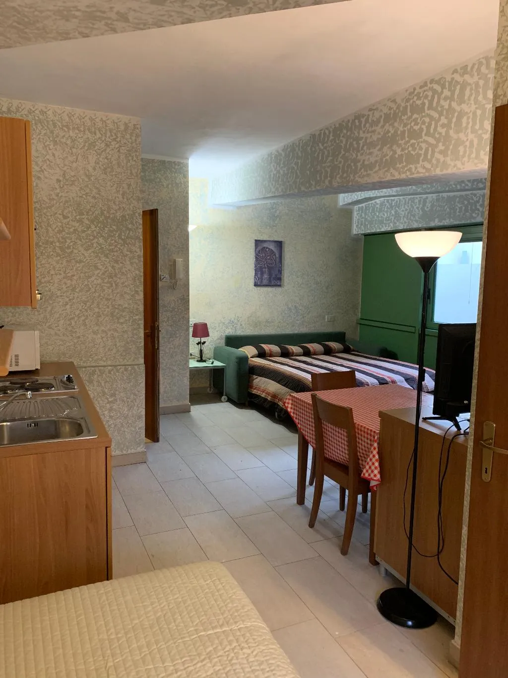 STUDIO CAPACITY 3 Room, Gemini City Centre Studios, Florence