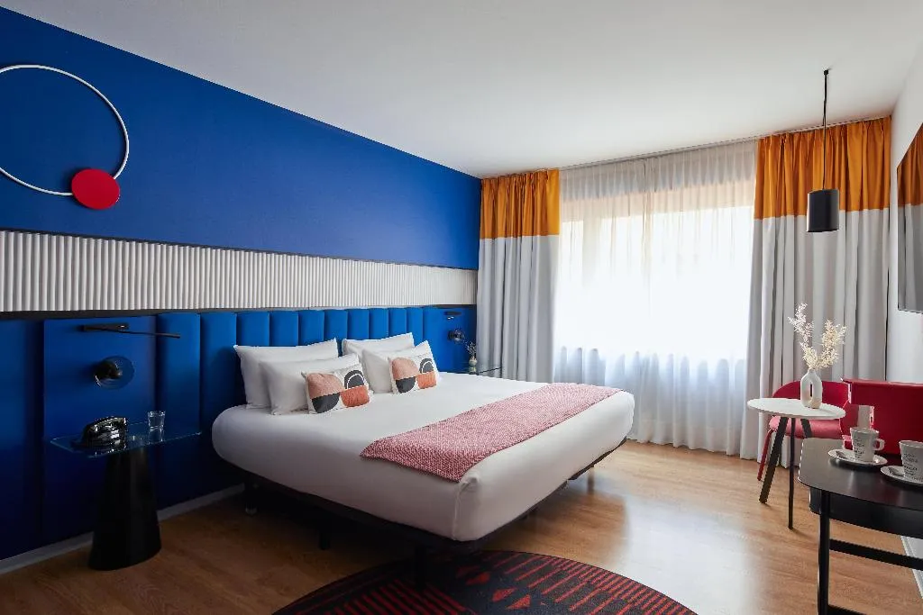 DOUBLE KING SIZE BED Room, Hotel Indigo Barcelona Plaza Espana, Barcelona