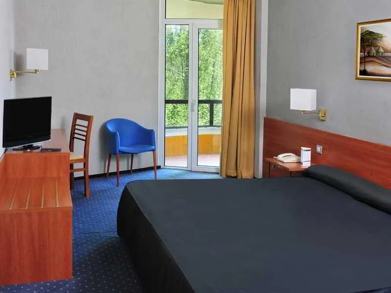 Room, AS Bellaterra, Barcelona