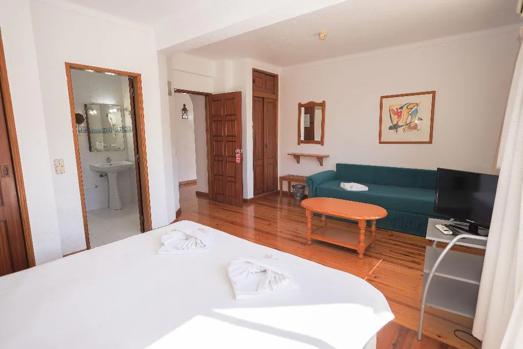 FAMILY ROOM ECONOMY Room, Portimao Center Hotel by Umbral, Algarve