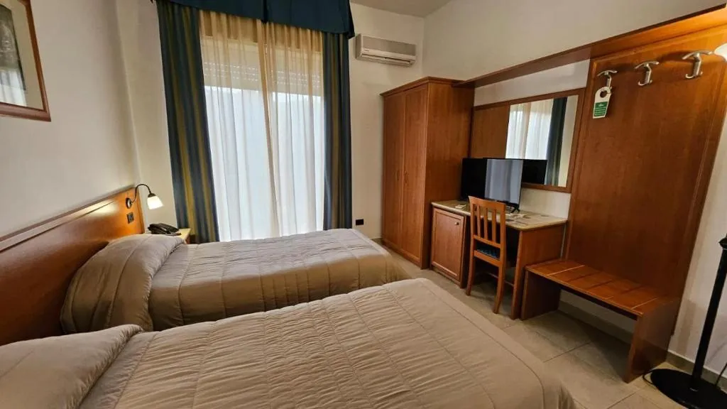 DOUBLE WITH BALCONY Room, GH Hotel & Restaurant, Palermo