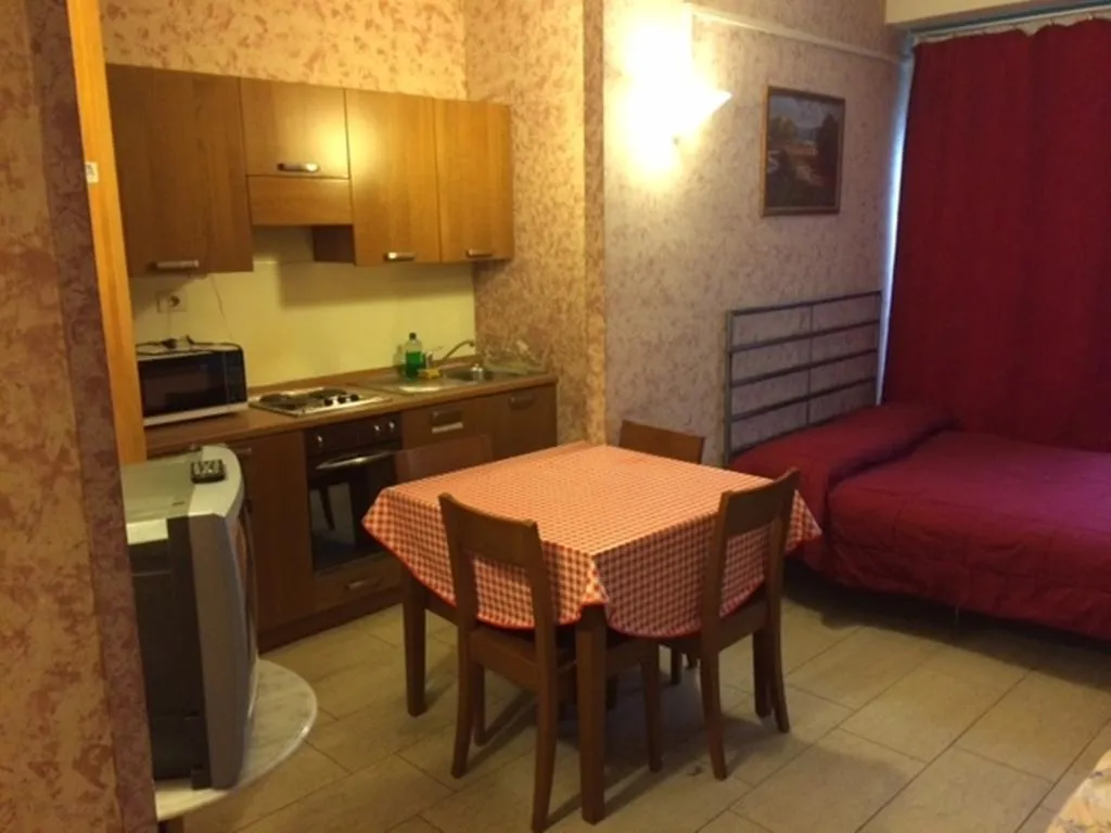 STUDIO CAPACITY 4 Room, Gemini City Centre Studios, Florence