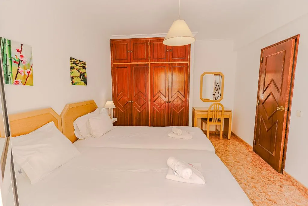 APARTMENT CAPACITY 7 THREE BEDROOMS Room, Benvindo Apartamentos by Umbral, Algarve