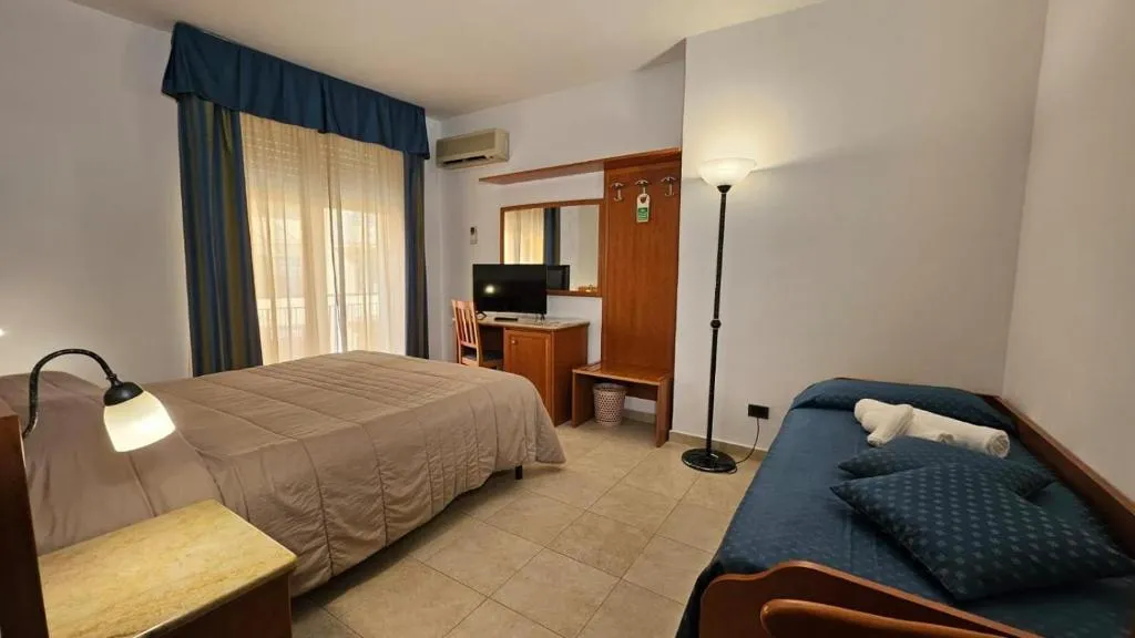 TRIPLE WITH BALCONY Room, GH Hotel & Restaurant, Palermo