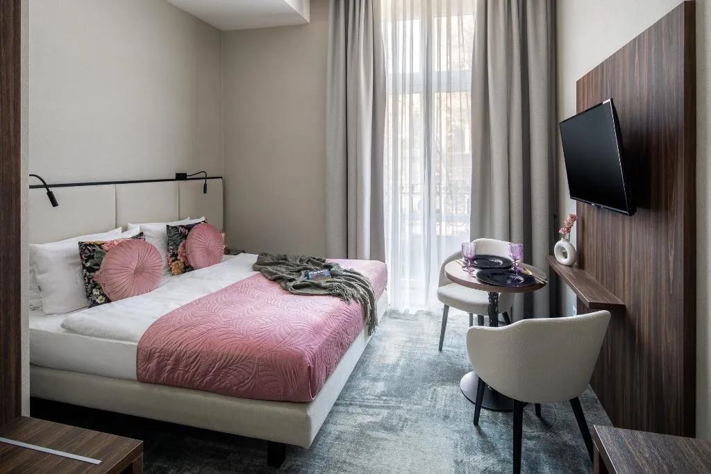 DOUBLE CLASSIC KING BED Room, Dream Boutique Aparthotel, Krakow