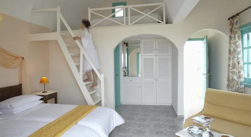 TRIPLE STANDARD Room, Nikolas, Santorini