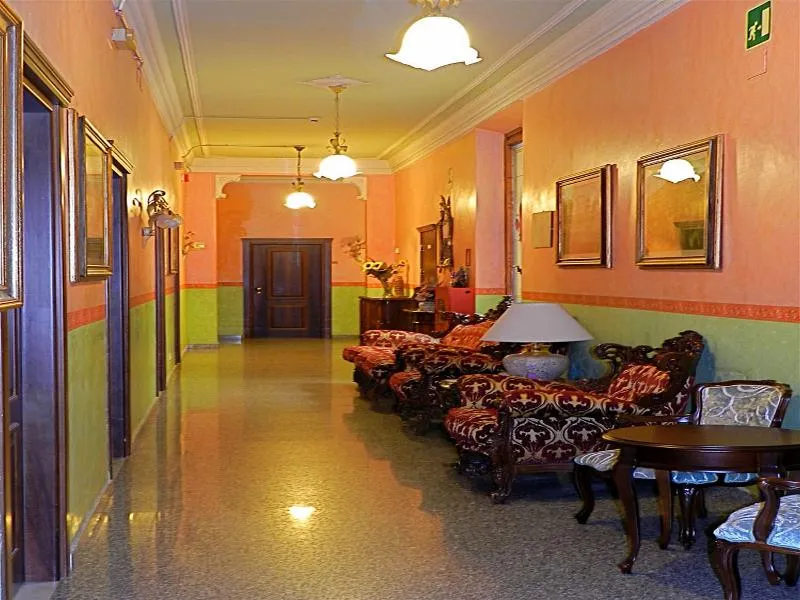 Lobby, Desiree, Florence