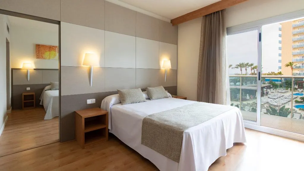 FAMILY ROOM POOL VIEW Room, Golden Taurus Aquapark Resort, Costa Brava