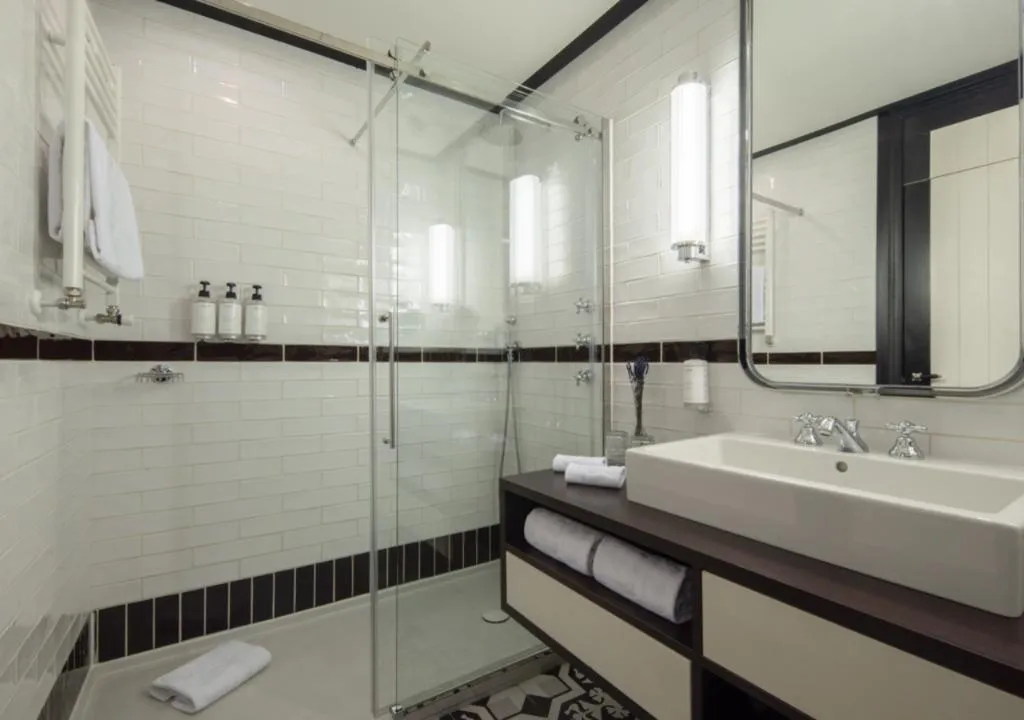 DOUBLE SINGLE USE DELUXE WITH BALCONY Room, Only You Hotel Atocha, Madrid