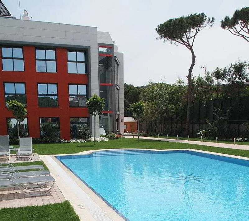 Pool, Royal Marina Gardens, Barcelona