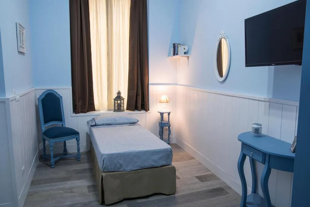 TWIN STANDARD Room, Dimora Partenopea, Naples