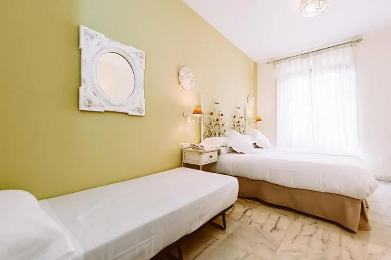 FAMILY ROOM STANDARD Room, Basic  Hotel Doña Manuela, Seville