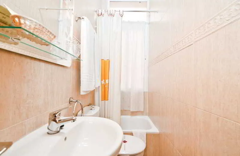Room, Oporto, Madrid