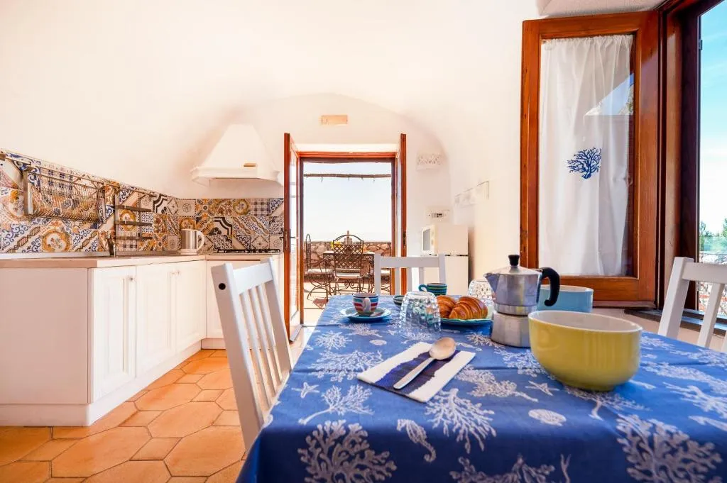 APARTMENT STANDARD Room, Marina del Cantone Chalet, Naples