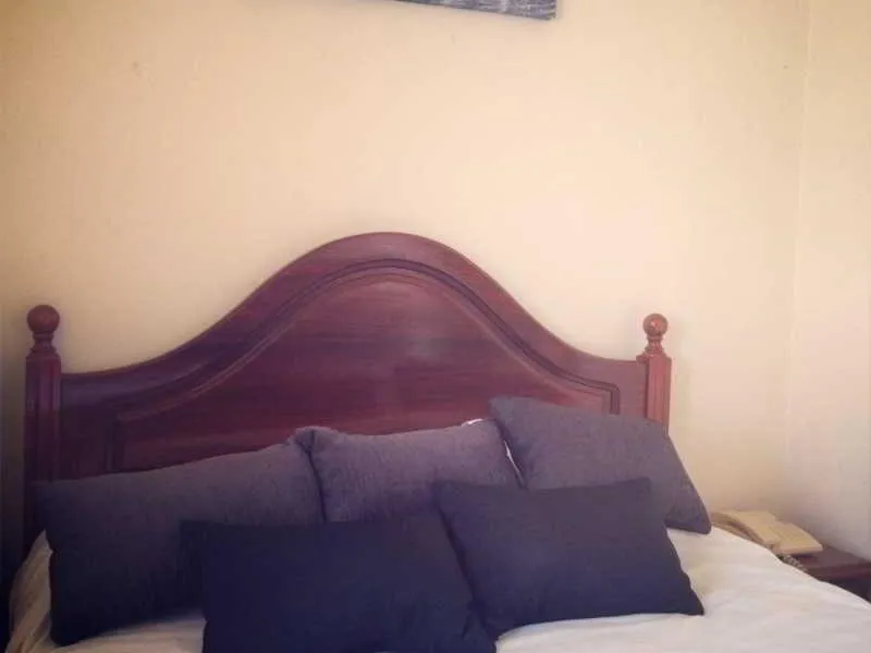 Room, V Dinastia, Lisbon