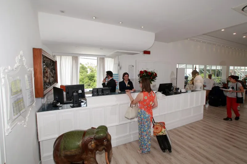Lobby, Oriente, Naples
