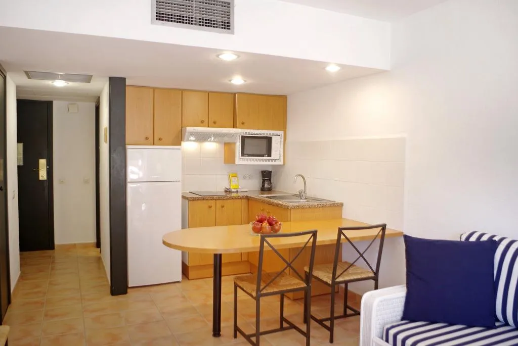 APARTMENT CAPACITY 2 ONE BEDROOM Room, Apartaments Golf By La Costa Resort, Costa Brava
