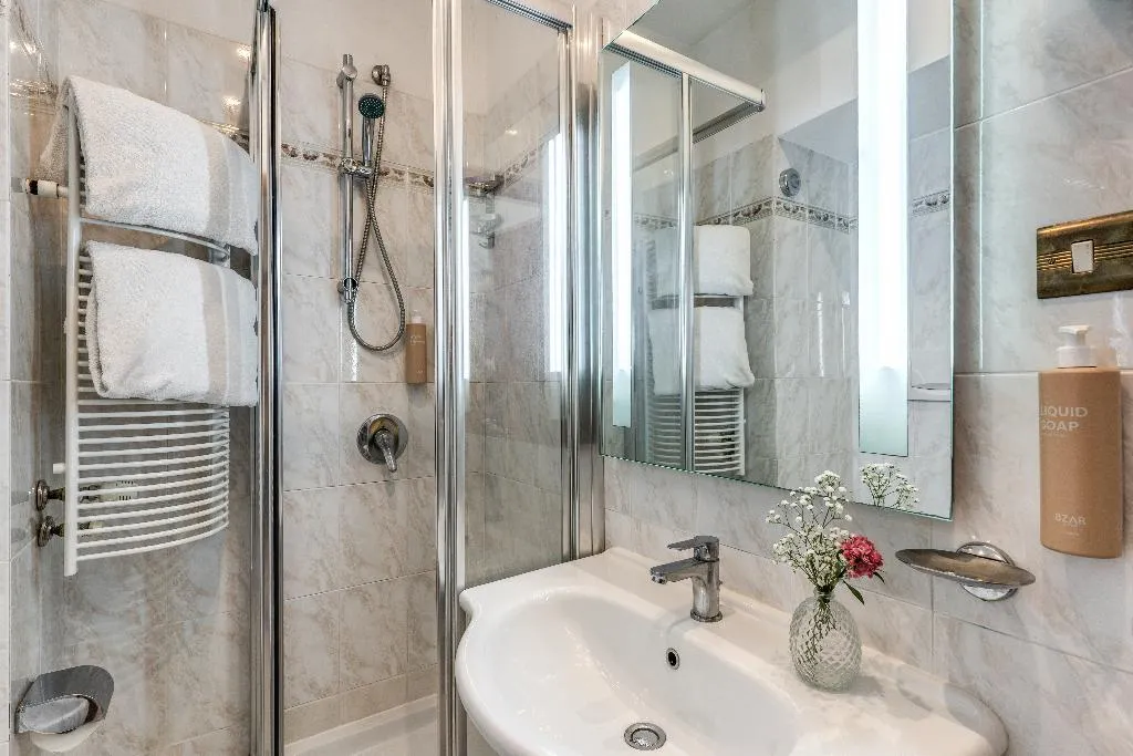 DOUBLE STANDARD Room, Sonya, Rome