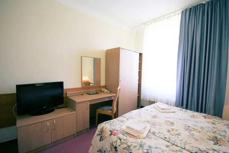 Room, Willa Carlton, Krakow