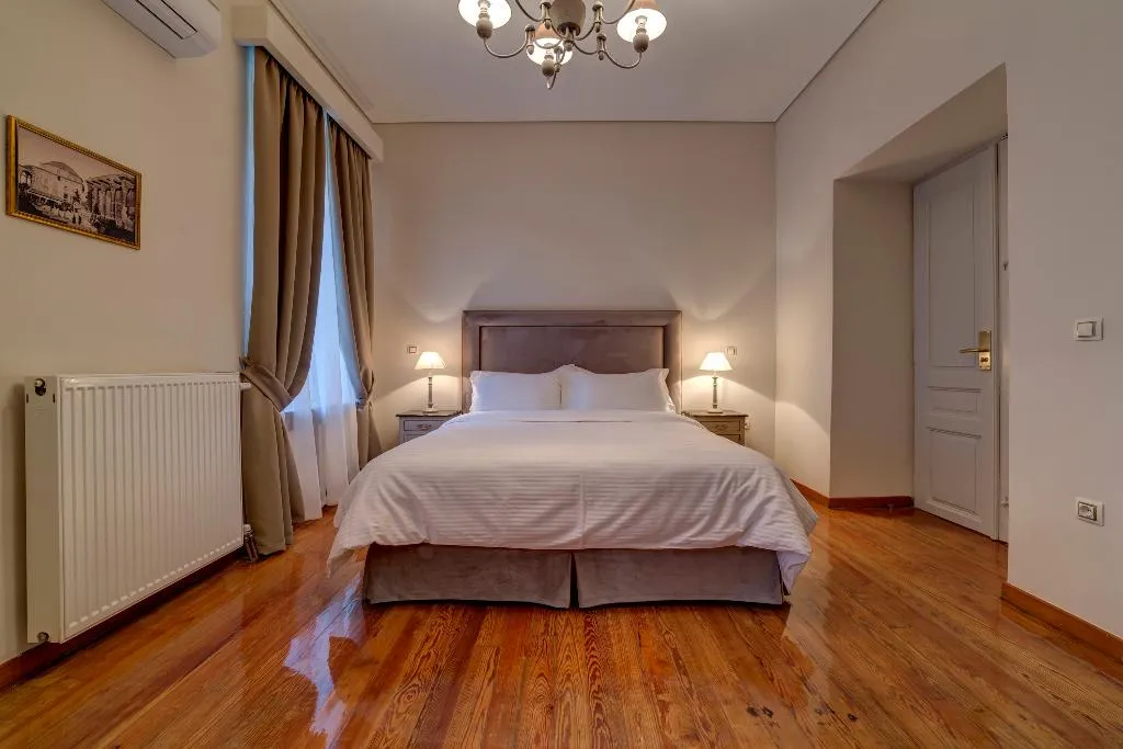 DOUBLE COMFORT Room, Home & Poetry, Athens