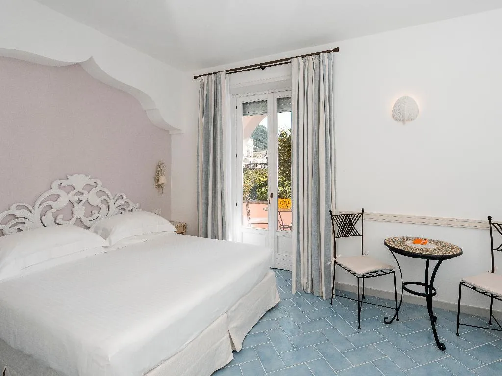DOUBLE GARDEN VIEW WITH BALCONY Room, Casa Mariantonia, Naples
