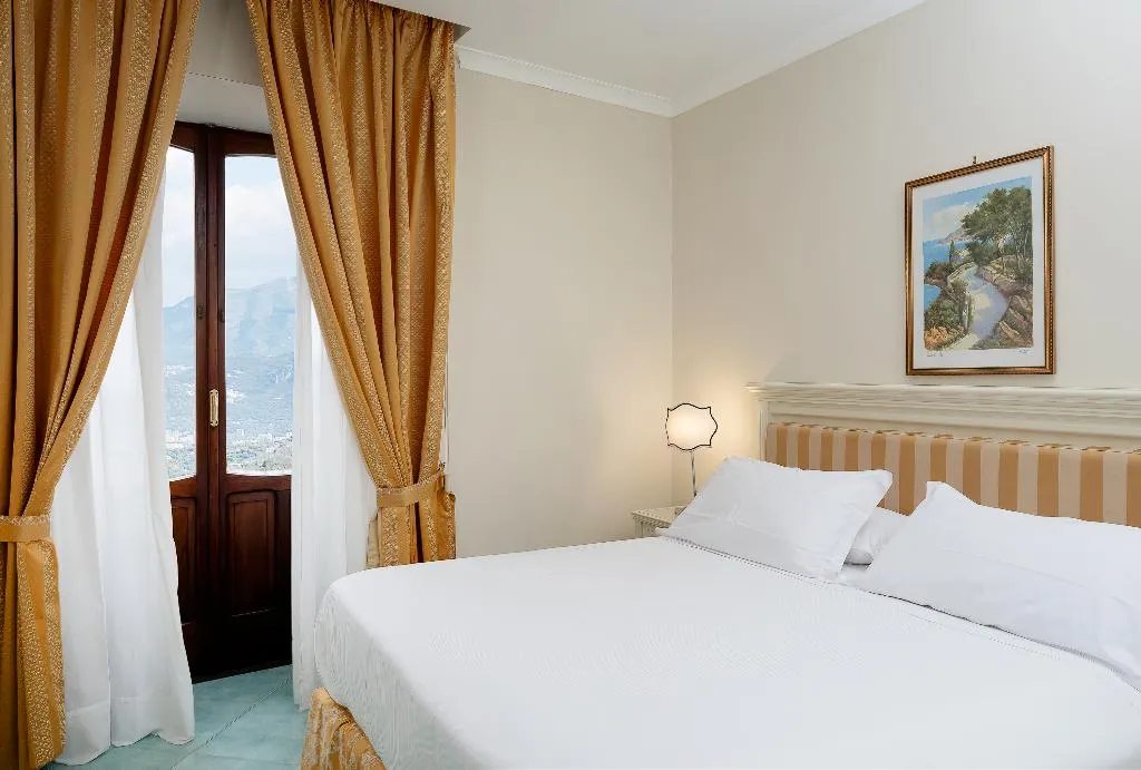 DOUBLE POOL VIEW Room, Hotel Jaccarino, Naples