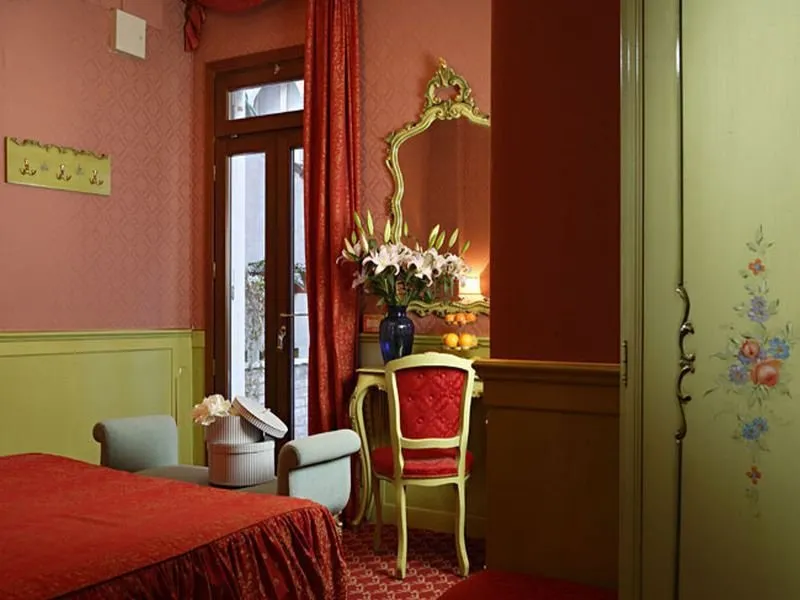 Room, Ca'Minotto, Venice