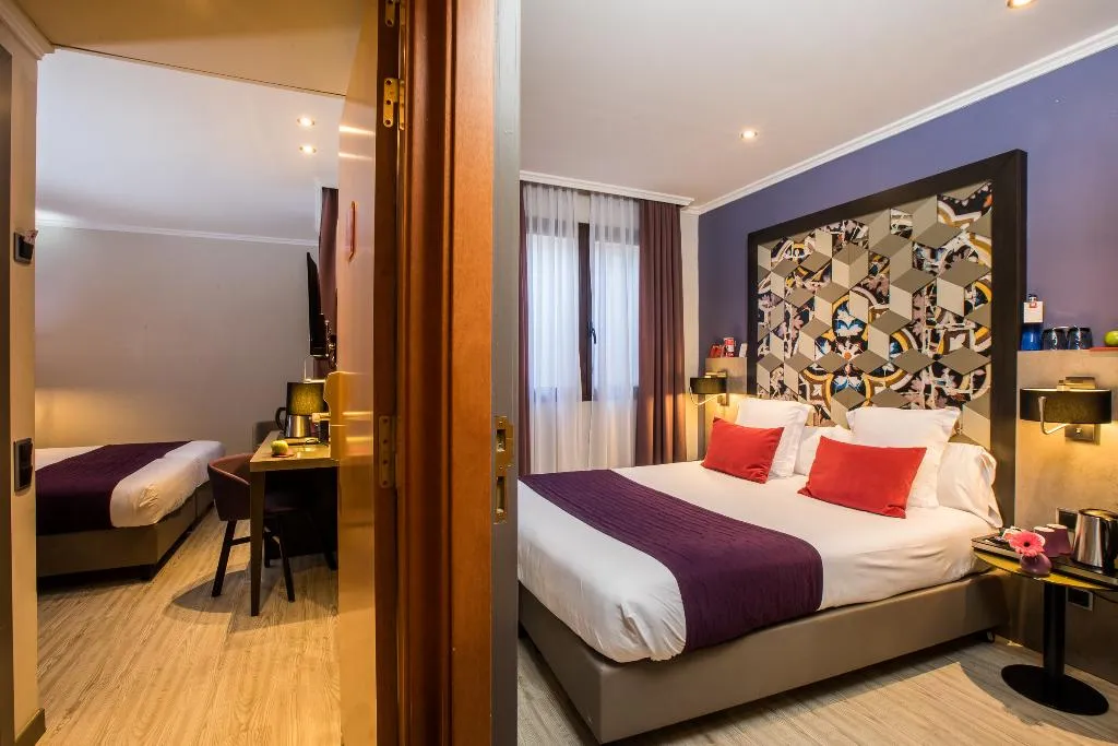 FAMILY ROOM CAPACITY 5 Room, Leonardo Hotel Las Ramblas, Barcelona