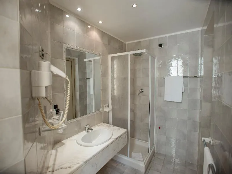 SINGLE CLASSIC Room, Villa Torlonia Hotel, Rome