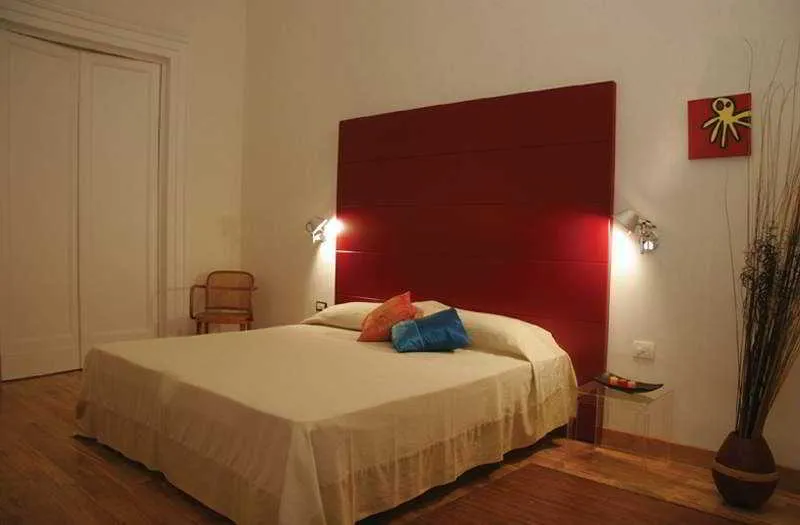 Room, Piazza Bellini, Naples