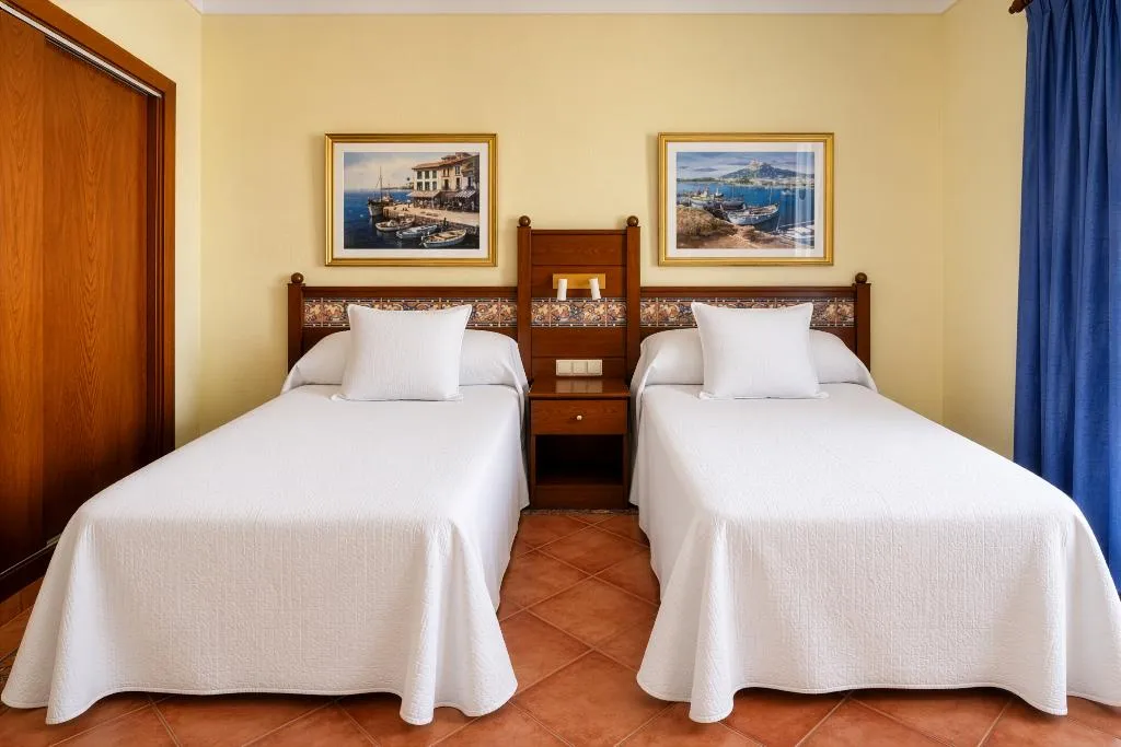 Double or Twin BASIC Room, Hotel Roses Platja, Costa Brava