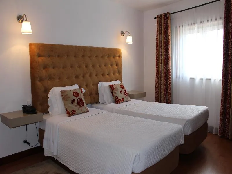 Double or Twin STANDARD Room, Hotel Residencial Batalha, Porto