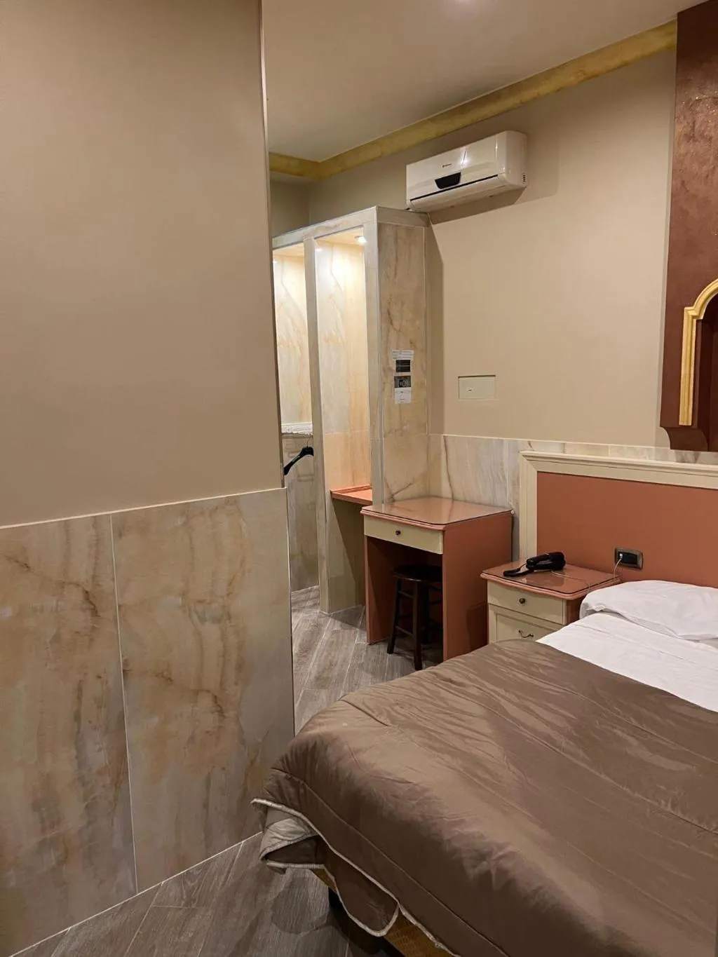 DOUBLE STANDARD Room, Iris, Naples