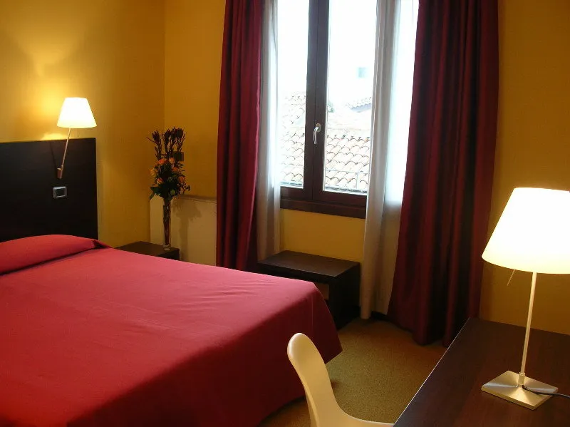 Room, Verdi, Venice