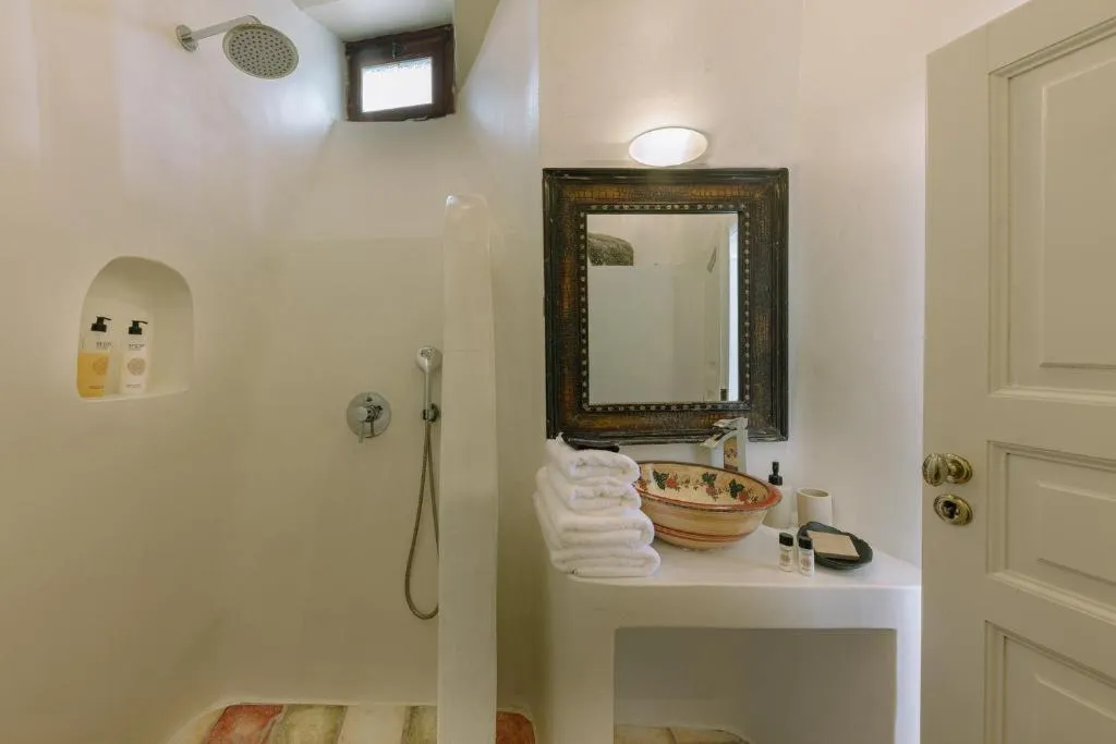 STUDIO DELUXE Room, Afroessa Hotel, Santorini