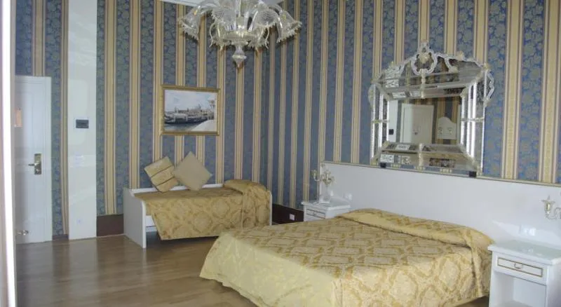 TRIPLE STANDARD Room, Corte dei Greci, Venice