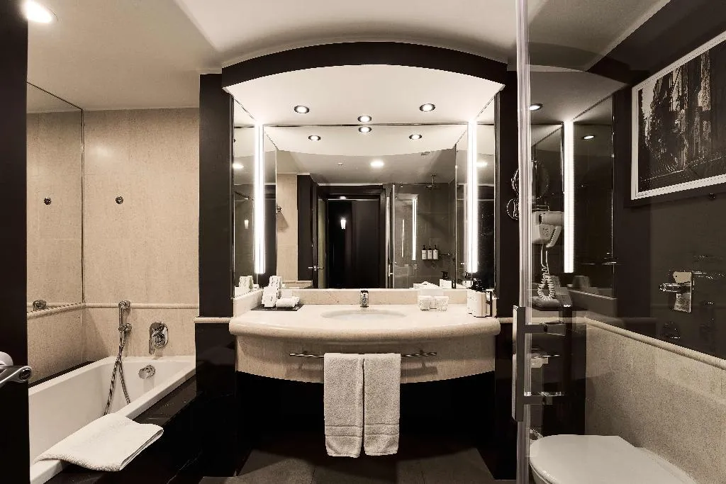 QUADRUPLE PREMIUM Room, InterContinental Malta, Malta