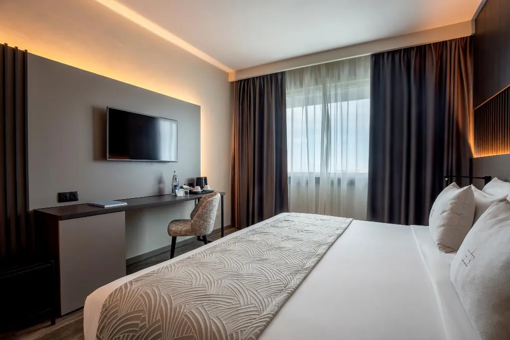 DOUBLE KING SIZE BED Room, HF Ipanema Porto, Porto