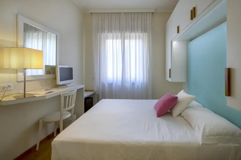 Double or Twin ECONOMY Room, Hotel Regina Sorrento, Naples