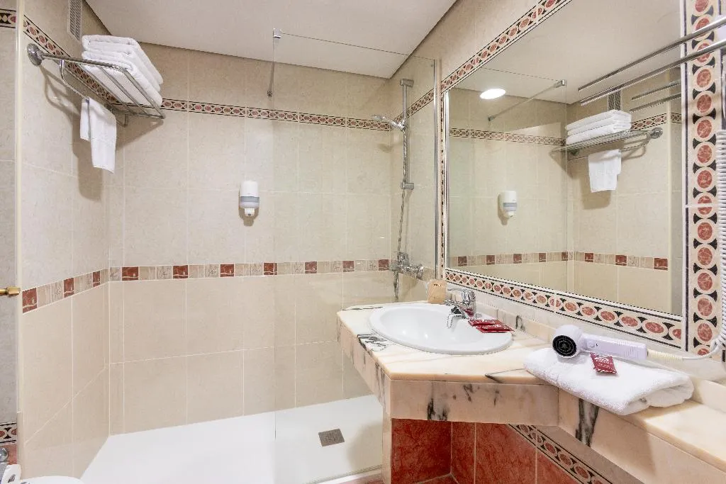 Room, Masaru, Tenerife
