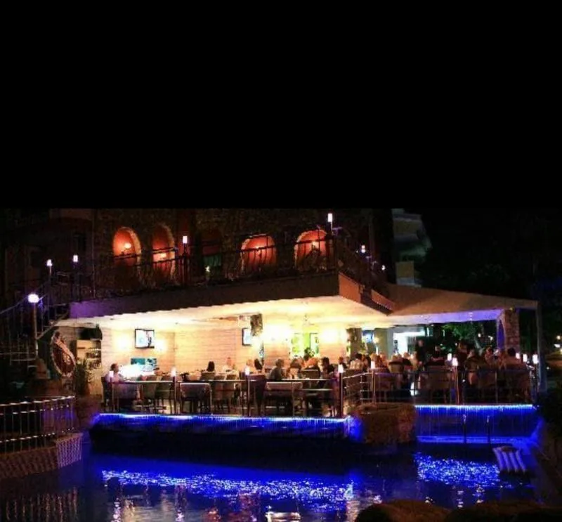 Restaurant, Club Dante, Dalaman