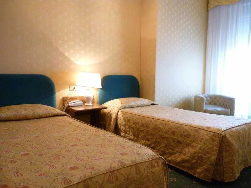 Room, Pasteur, Milan