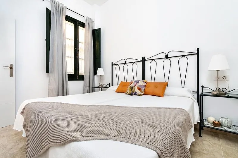 APARTMENT SUPERIOR CAPACITY 4 Room, Corral de los Chícharos, Seville