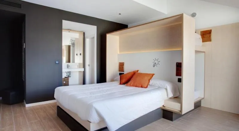 QUADRUPLE STANDARD Room, Toc Hostel Barcelona, Barcelona