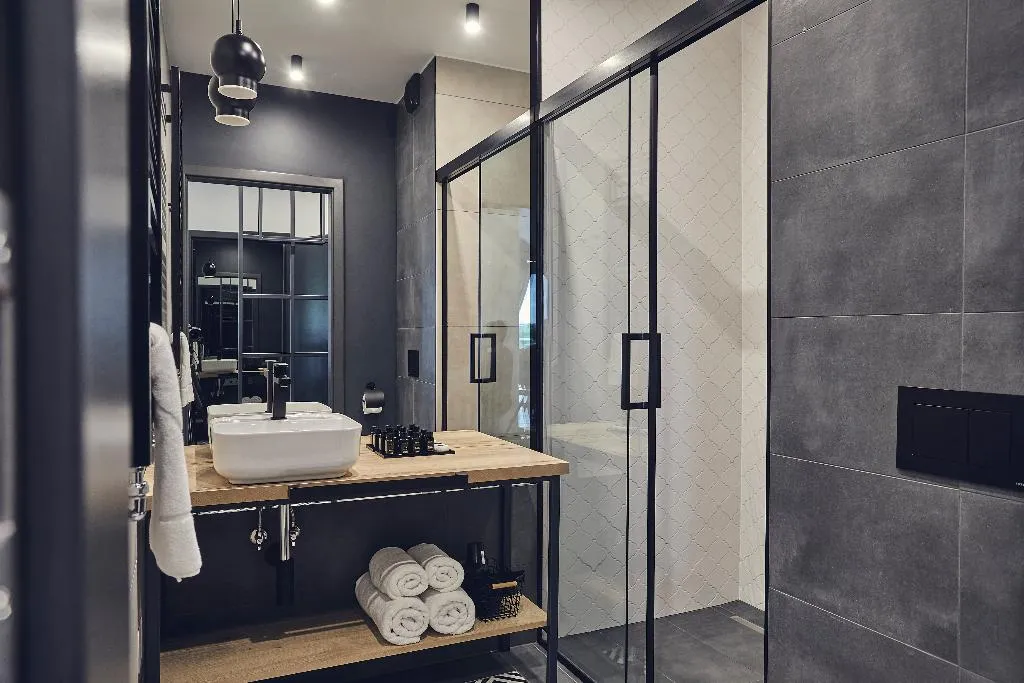 SUITE CAPACITY 3 Room, The Bridge Suites, Krakow
