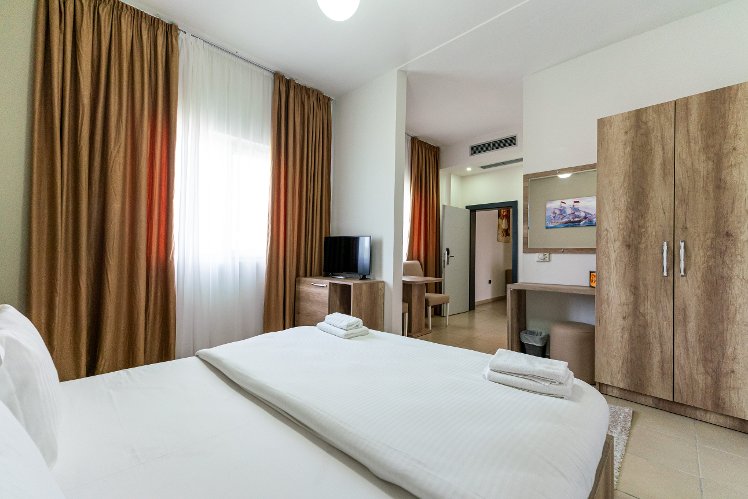 Prince Hotel, Kavaje
