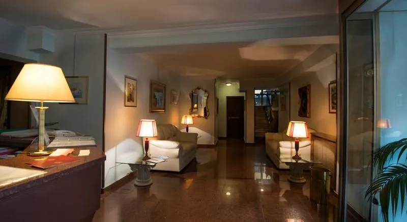 Lobby, Ponte Bianco, Rome