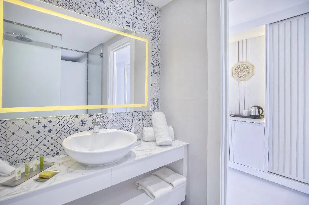DOUBLE KING SIZE BED Room, Hilton Skanes Monastir Beach Resort, Tunisia