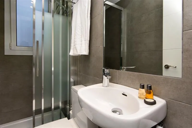 APARTMENT FOUR BEDROOMS Room, Mercedes Heritage Apartments, Barcelona