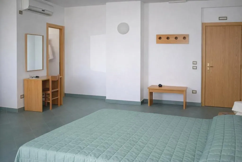 QUADRUPLE STANDARD Room, Hotiday Alghero Spiaggia, Alghero